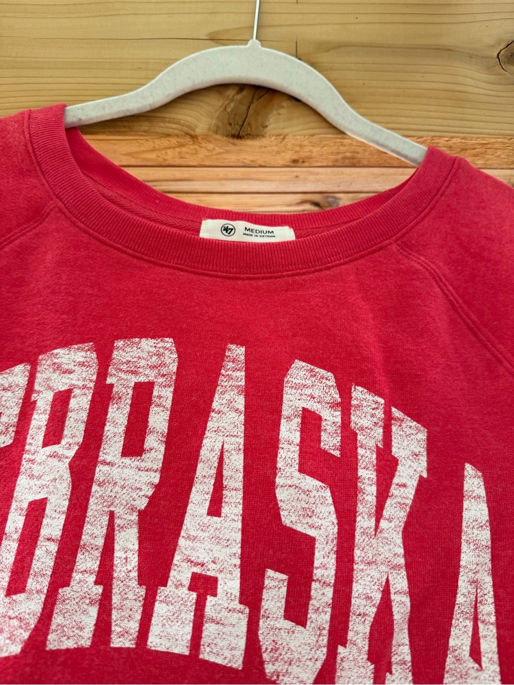 NWT Nebraska Huskers Allie Modest Raglan Long Sleeve Cropped Sweatshirt medium - Picture 6 of 15